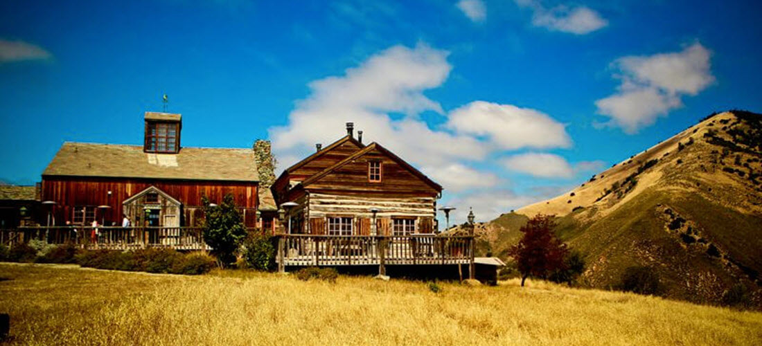 Farmhouse in Summer 1100X500